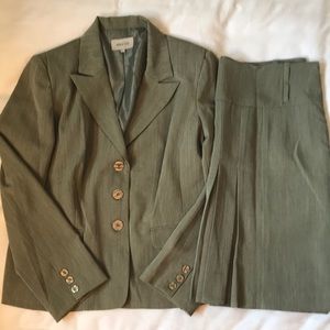 COPY - Vintage roomy sage green lined jacket and skirt suit EUC